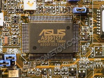 Der integrierte Schaltkreis des Monitorings auf der Mutterleiterplatte ASUS CUSL2